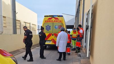 Un trabajador, herido grave en Alcalá al quedar atrapado en una máquina
