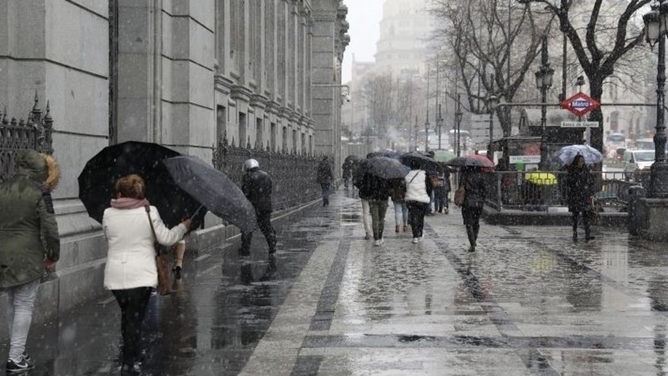 La borrasca Aitor deja este jueves en Madrid rachas fuertes de viento y lluvias
