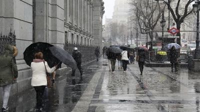 La borrasca Aitor deja este jueves en Madrid rachas fuertes de viento y lluvias