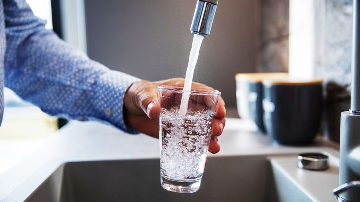 Descartan la presencia de toxinas en el agua potable de Soto del Real pero siguen recomendando evitar su consumo