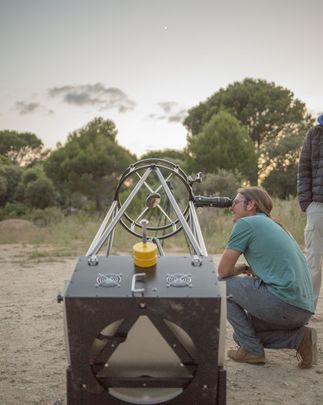Observación astronómica en la Bodega Las Moradas de San Martín, en San Martín de Valdeiglesias / BODEGA LAS MORADAS DE SAN MARTÍN