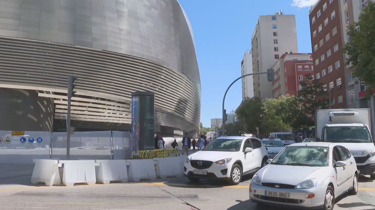 El Ayuntamiento exige al Real Madrid que paralice las obras del parking en el Bernabéu