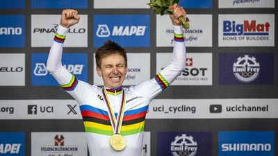 Pogacar, campeón del mundo con una exhibición de otra época