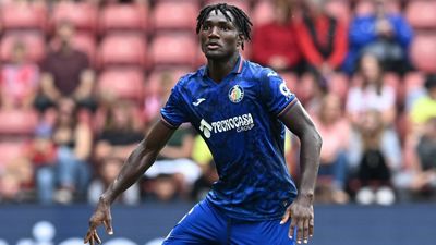 Uche acaricia la excelencia