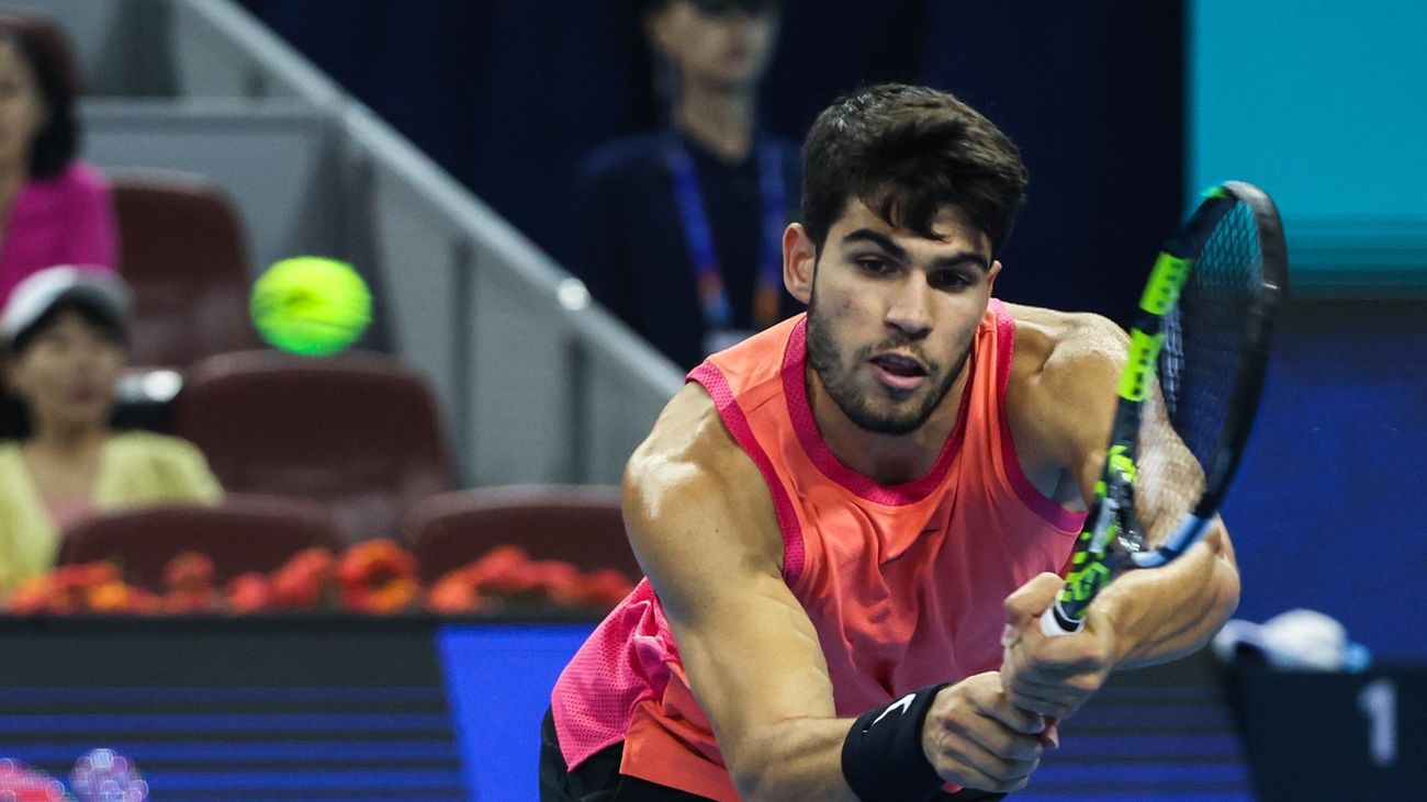 Alcaraz derrota a Khachanov en Pekín y se cita en semifinales con Medvedev