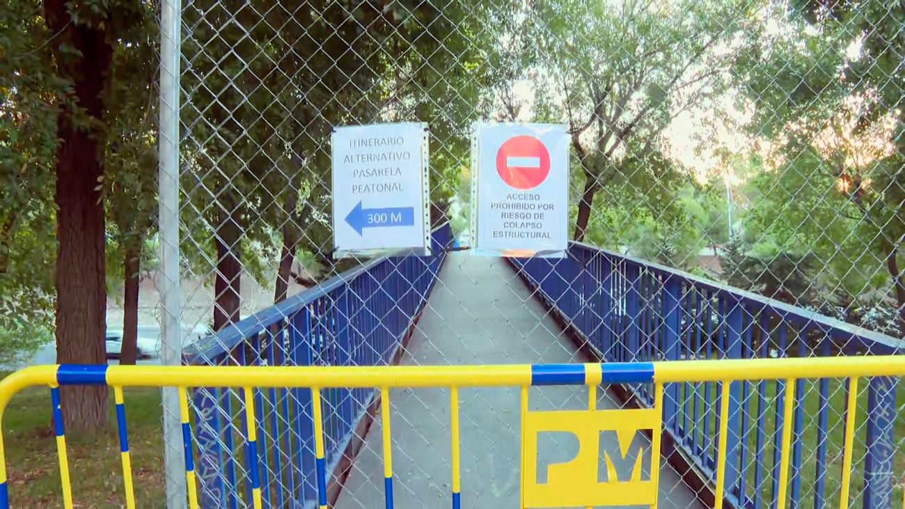 Cortes en la A-3 en Santa Eugenia la noche del sábado por el montaje de una pasarela peatonal