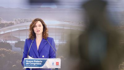 Ayuso reitera que no intervendrán el mercado de la vivienda "por muchas amenazas" que reciban