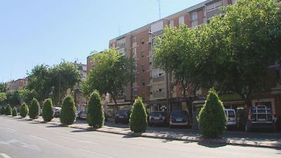 Macabro hallazgo en la calle Marqués de Corbera: aparece una caja con un corazón atravesado por un cuchillo