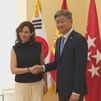 Ayuso recibe al nuevo embajador de la República de Corea en España