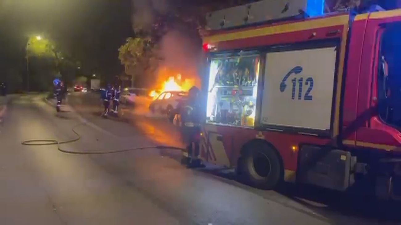 Arde un coche en Vallecas por causas que se investigan