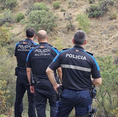 Agentes locales de Galapagar asisten al rescate de los senderistas / AYTO GALAPAGAR