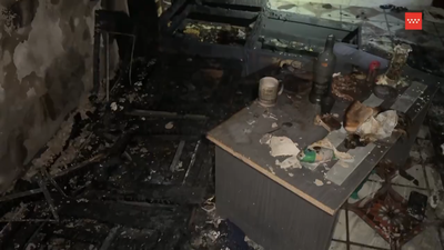 Un intoxicado leve por inhalación de humo tras el incendio de su vivienda en Móstoles