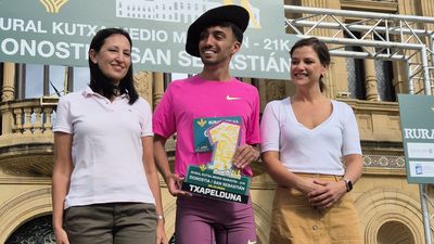 Fernando Carro gana el medio maratón de San Sebastián