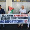 Deportados 21 saharauis que pidieron asilo en Barajas, entre ellos dos niños de un año