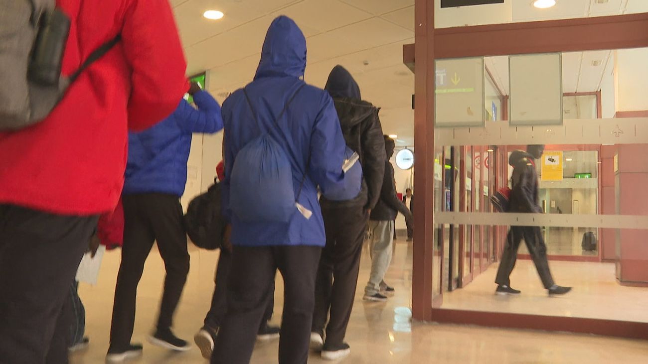 La Comunidad de Madrid pedirá al Gobierno central que controle los "aviones patera" de Barajas