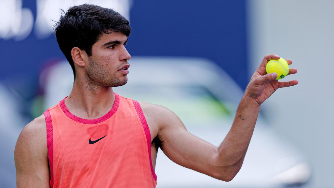 Alcaraz se crece ante Monfils y estará en cuartos en Shanghái