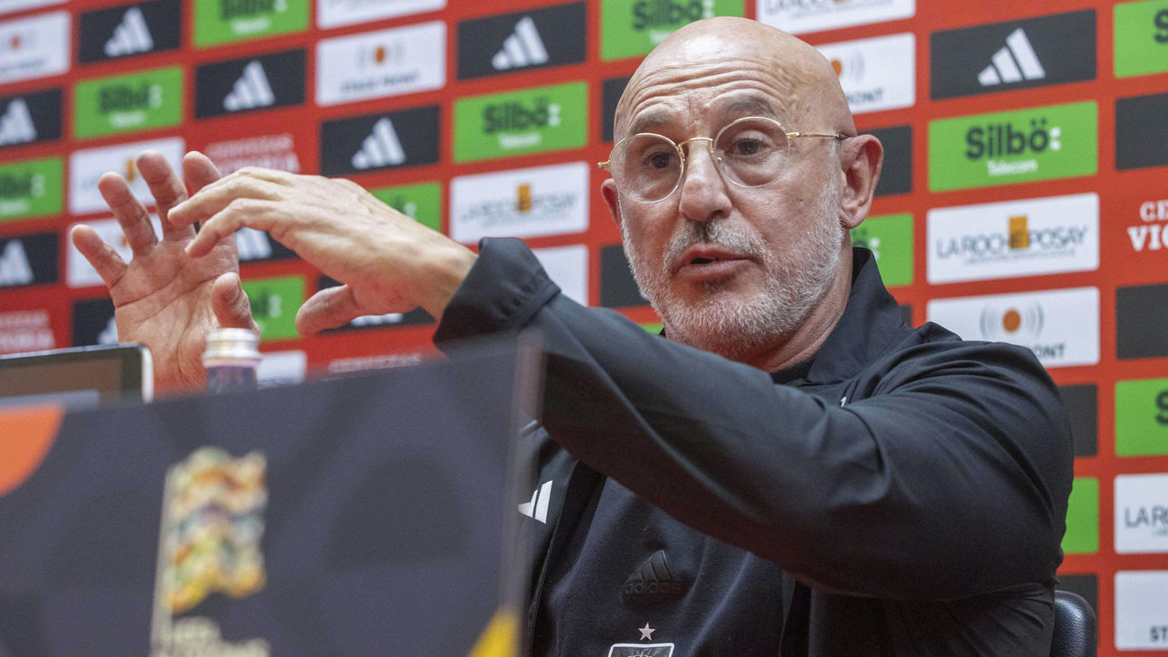 De la Fuente no habla de su contrato y arropa a Morata