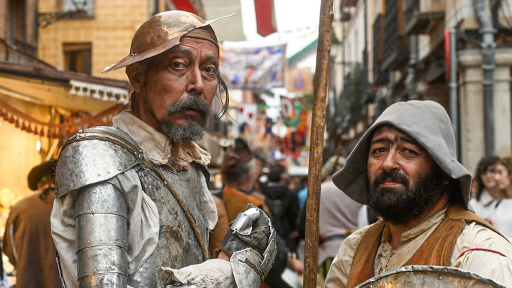 Unos 400 puestos conforman una nueva edición del Mercado Cervantino en Alcalá de Henares