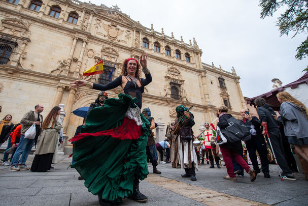 Actuación en las calles de Alcalá de Henares durante la Semana Cervantina / AYTO ALCALÁ DE HENARES