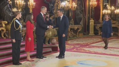 Sánchez llama "Torquemada" a la oposición y Feijóo le exige que dé explicaciones sin límite de preguntas