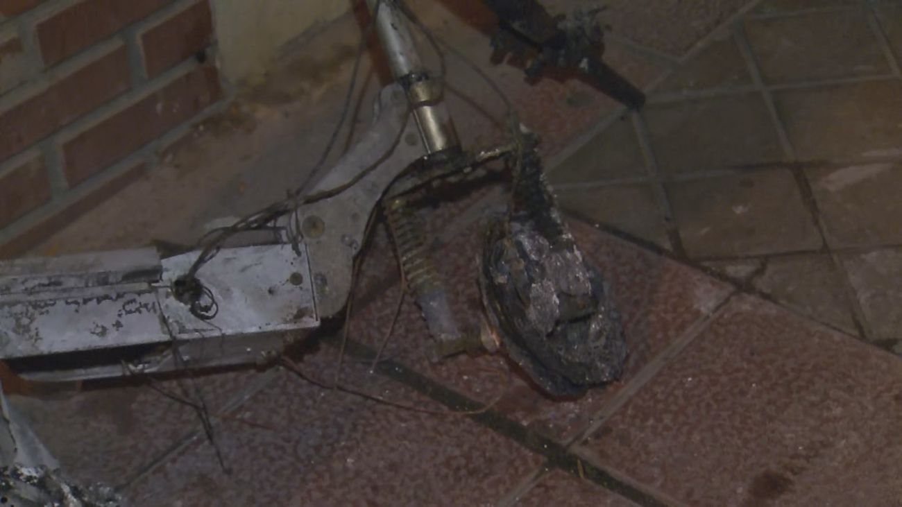 La explosión de un patinete provoca otro incendio en un edificio de Carabanchel