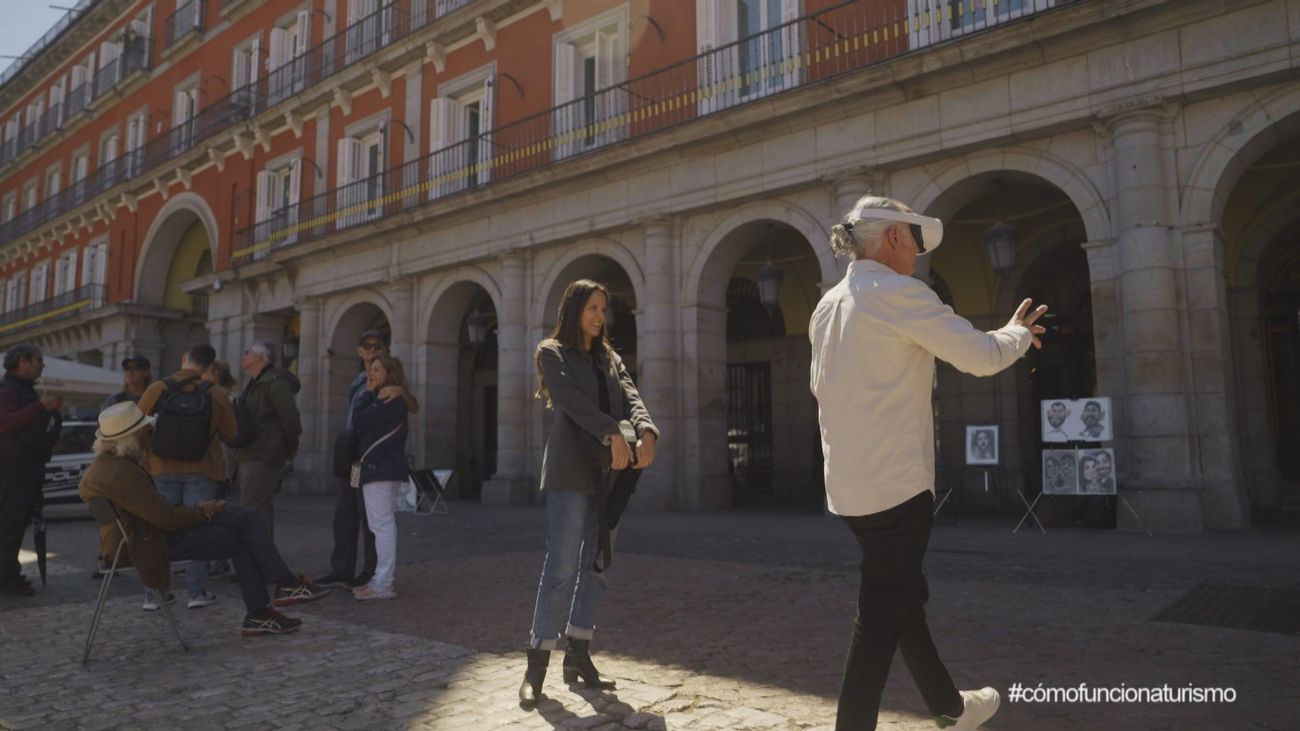 Los turistas de Madrid viajan al pasado con esta máquina del tiempo