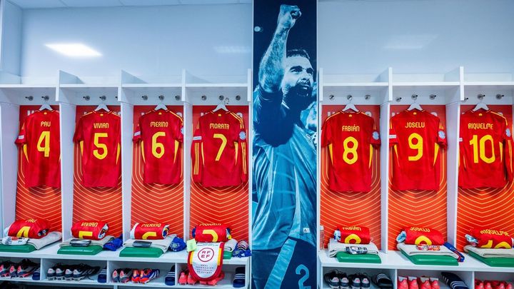 Detallazo de la Selección española con Carvajal / RFEF