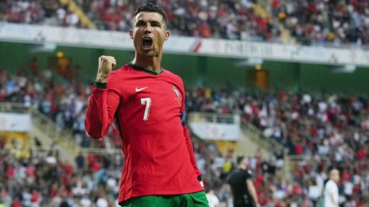 Cristiano Ronaldo / CRISTIANO RONALDO