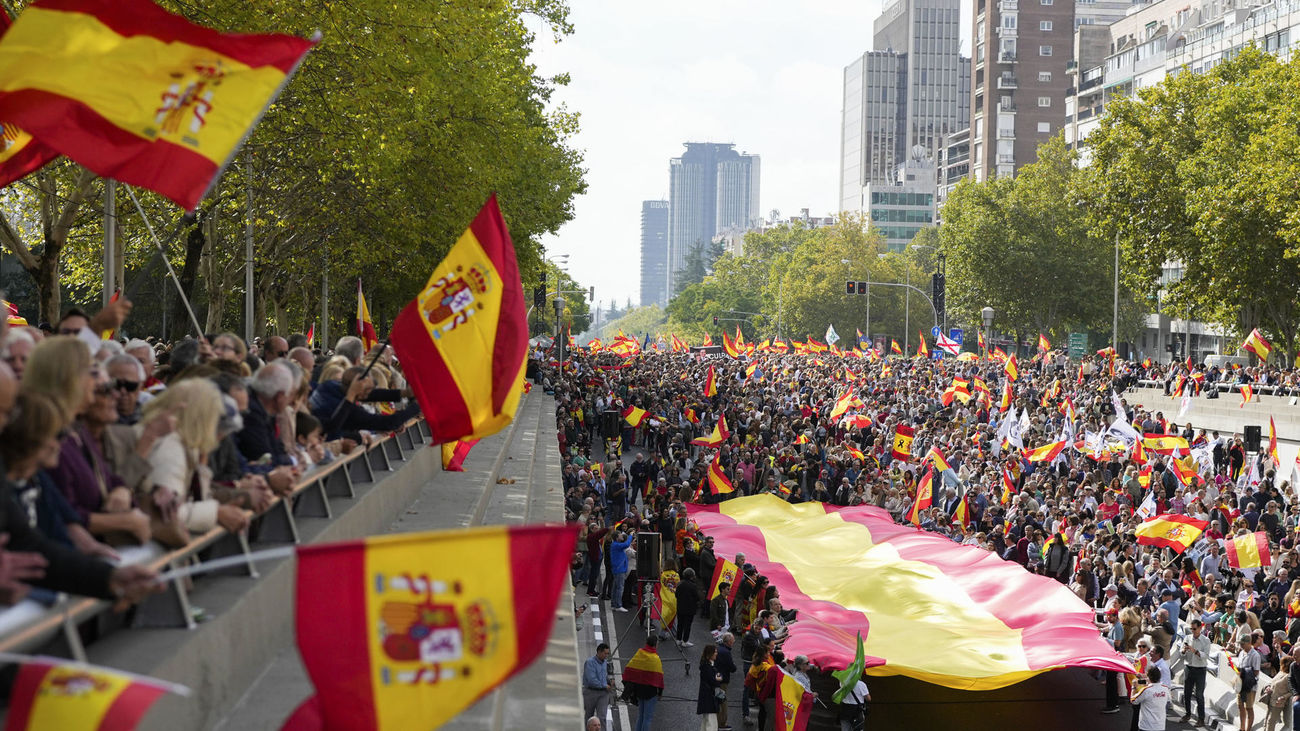 Decenas de miles de personas claman en Madrid contra Sánchez y reclamar elecciones