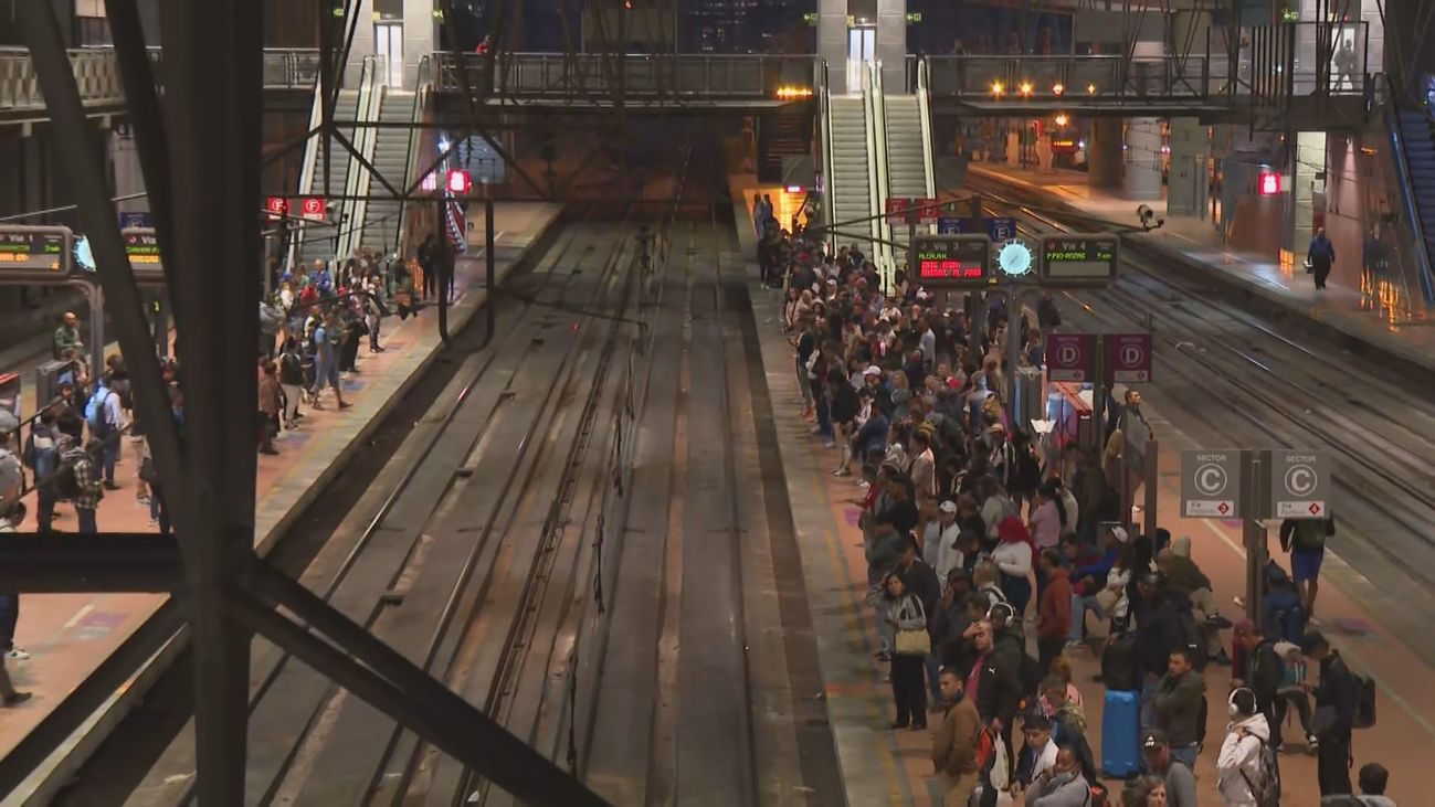 Retrasos en Cercanías por una incidencia que afecta a la catenaria entre Atocha y Sol