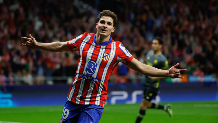 Julián Alvarez ante el Lille / EFE