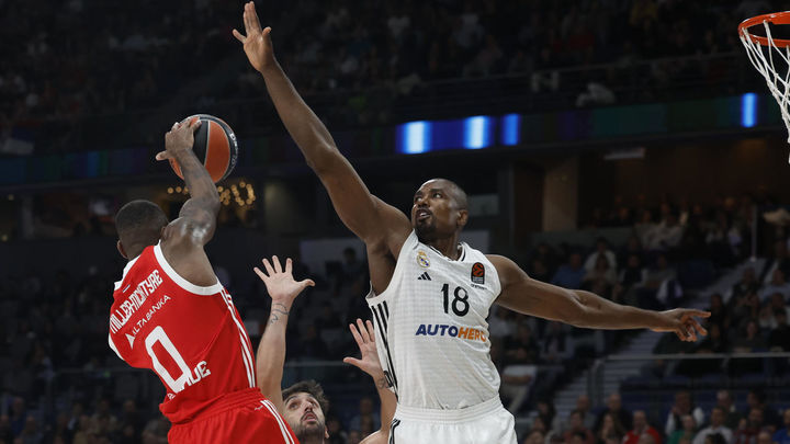 Ibaka ante Estrella Roja / EFE