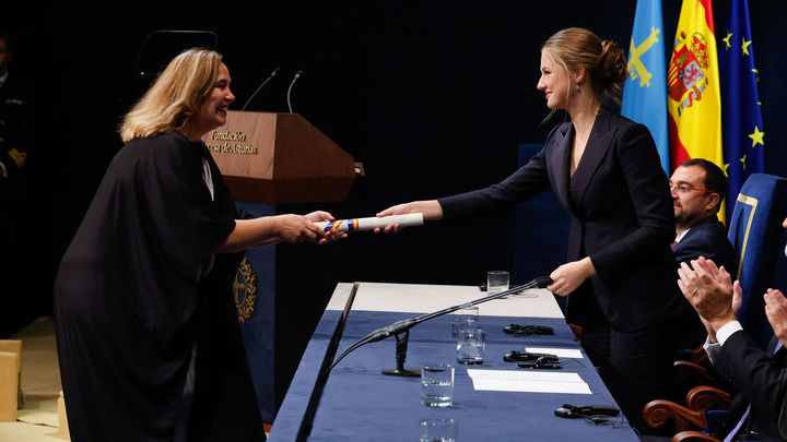 La princesa Leonor entrega el premio a Magnum / EFE