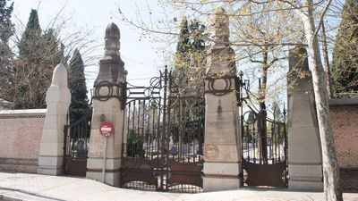 El Gobierno declara la tapia del cementerio de La Almudena como Lugar de Memoria Democrática