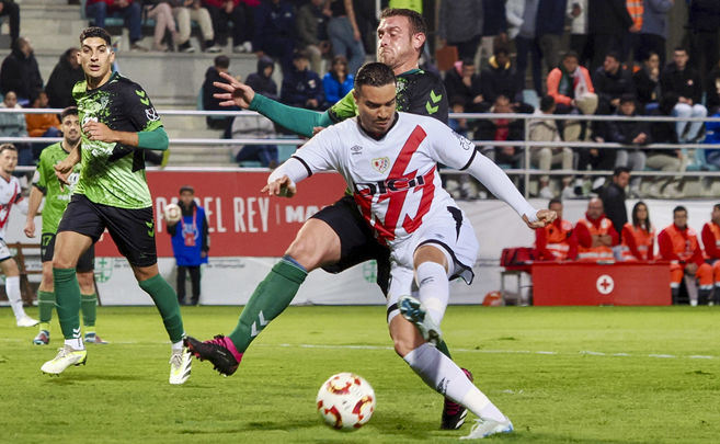 Raúl de Tomás ante Villamuriel / EFE