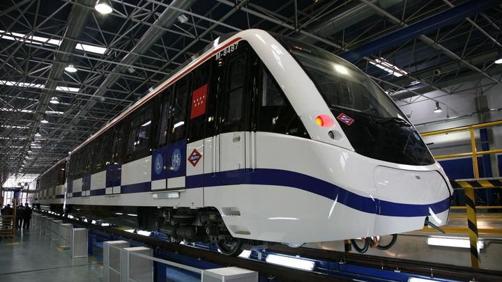 Tren de la serie 8400 en los talleres de Metro de Madrid / METRO DE MADRID