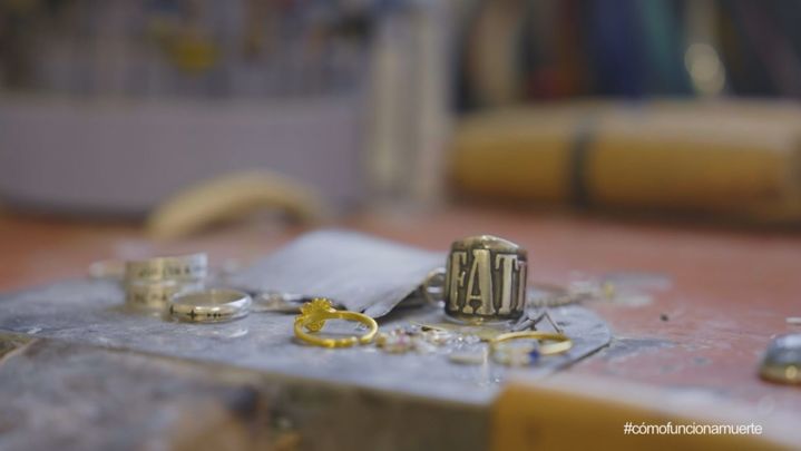 Joyas con cenizas / Redacción