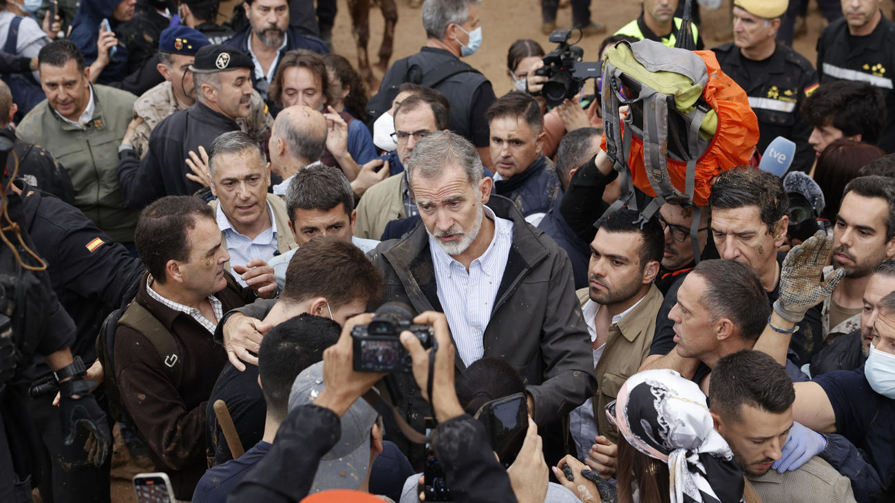 Estalla la indignación ciudadana en Paiporta durante la visita de los Reyes