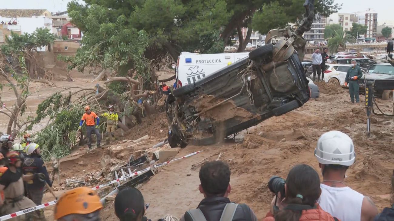 Paiporta, escenario de una ciudad desolada  donde siguen apareciendo cuerpos sin vida