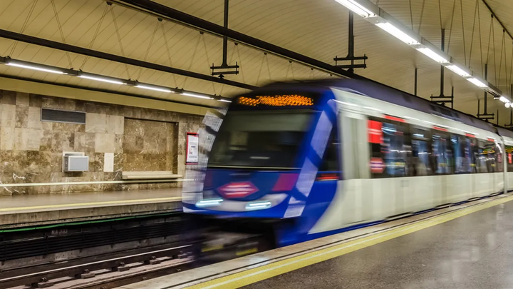 ¿Por qué el metro de Madrid circula por la izquierda?
