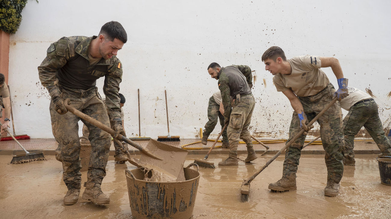 Robles: Son los valencianos quienes han pedido la presencia del Ejército
