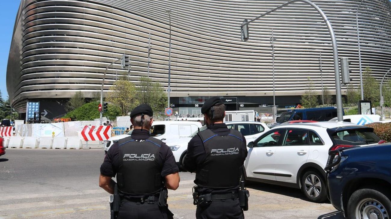 Policía Municipal ante el Bernabéu