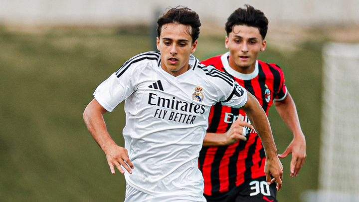 Real Madrid Juvenil ante el Milan / @lafabricacrm ·