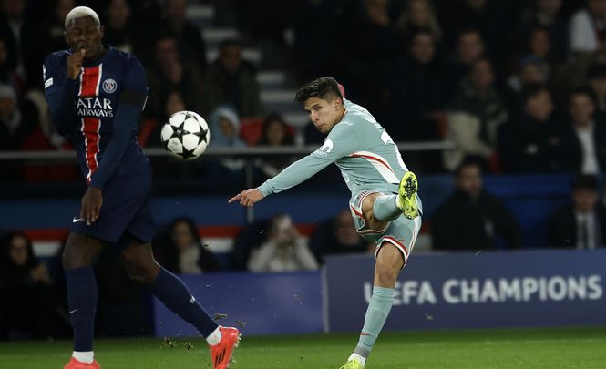 Giuliano Simeone ante el PSG / EFE