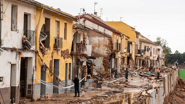 Casas destrozadas en Paiporta, tras el paso de la DANA por Valencia / EUROPA PRESS