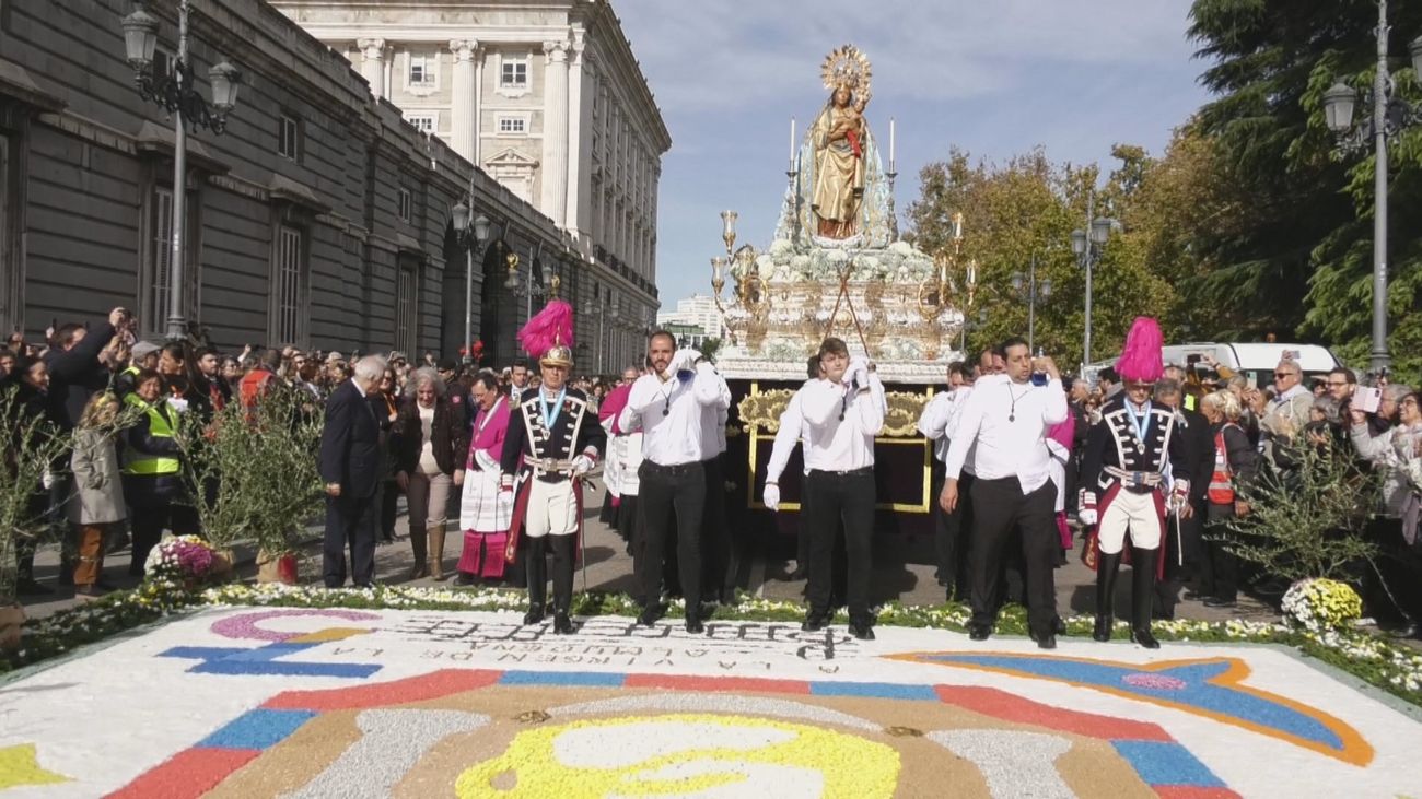 ¿Por qué la imagen de la Almudena que sale en procesión no es la original?