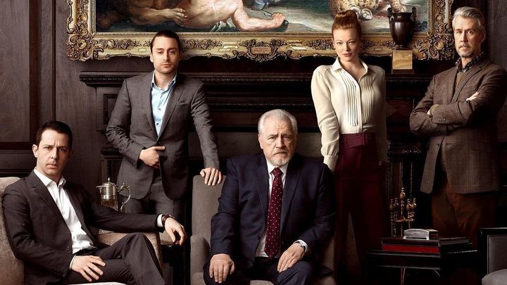 Los hermanos Roy rodean a su padre (Brian Cox) en Succession (Max) / Dos hasta las dos