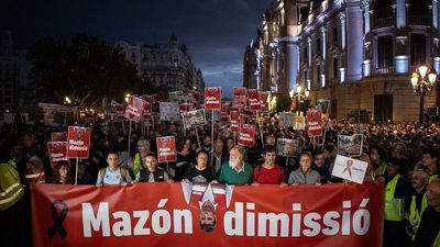 Una manifestación en Valencia de "rabia y duelo" exige la dimisión de Mazón