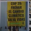 Greenpeace despliega una pancarta gigante en Madrid por la COP29: “Frenar el cambio climático salva vidas"