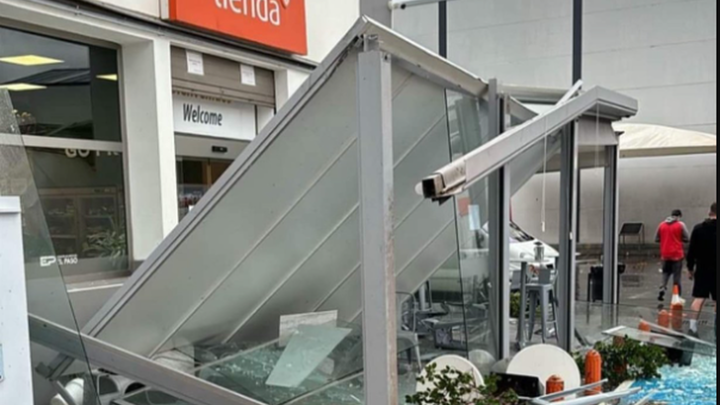 Gasolinera destrozada en la Cala de Mijas / TWITTER